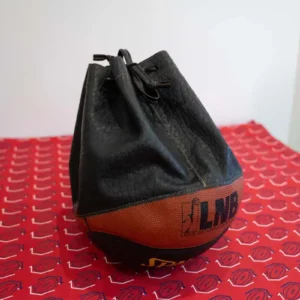 Sac seau confectionné en ballon de basket recyclé