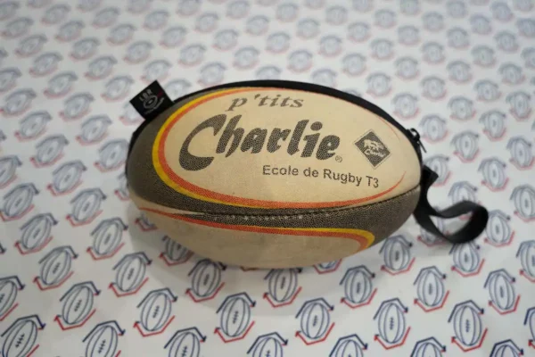 Trousse de toilette Charlie ballon rugby recyclé
