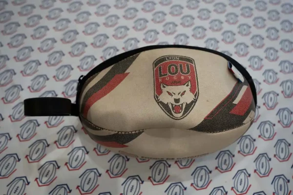 Trousse de toilette LOU rugby recyclée