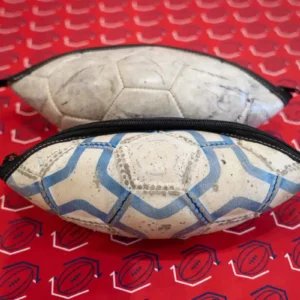 Trousse d’écolier fabriquée en ballon de football recyclé