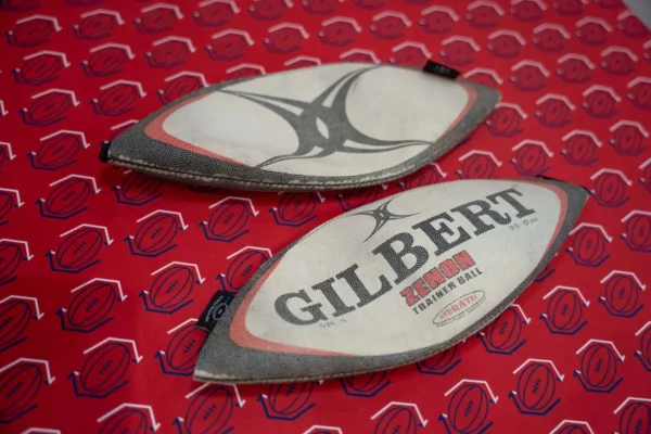 Trousse écolier ballon recyclé Gilbert rouge et noir
