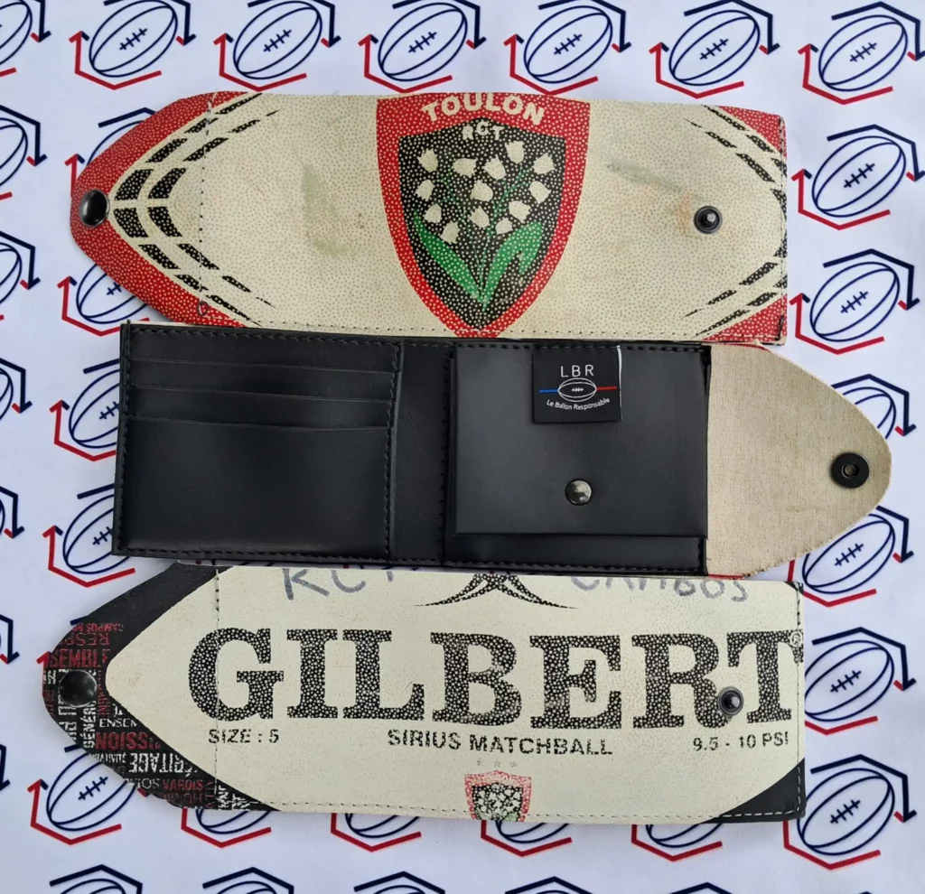 COEQINE Portefeuille Enfant Garçon Thème Rugby - Petit Sac à Monnaie 3 Volets Léger Avec Poche Cartes - Bleu