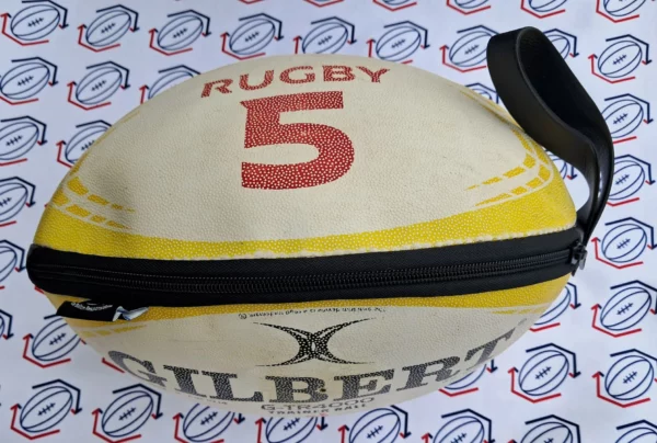 Trousse de toilette rugby à 5 recyclée