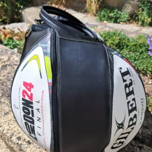 A stylish DeLuXe bag